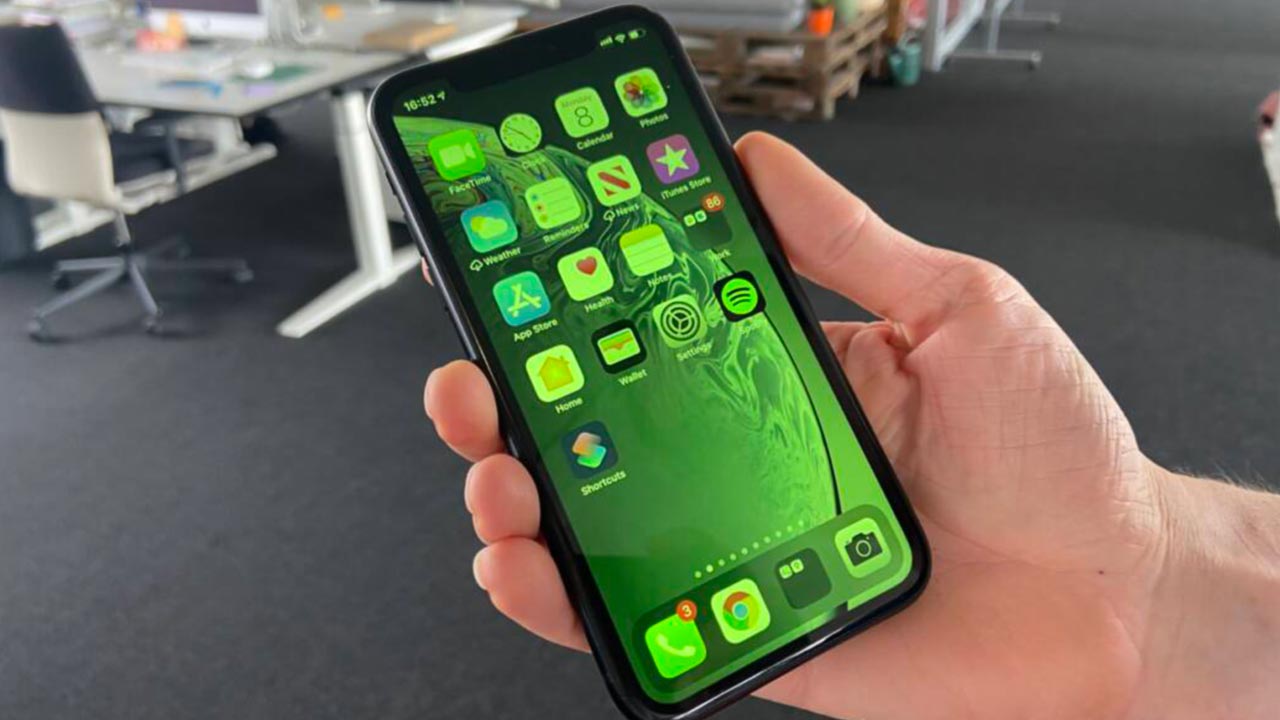màn hình iPhone bị xanh lá cây